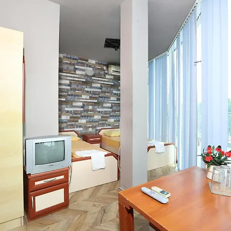 La Piazza Family 2* ساني بيتش