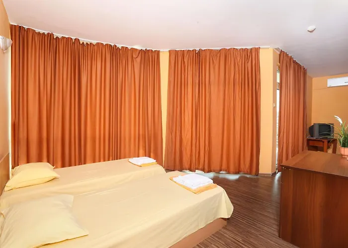 La Piazza Family 2* ساني بيتش