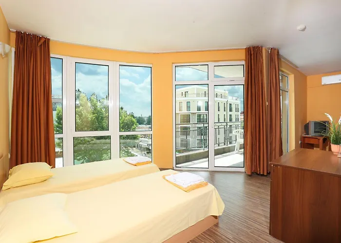 La Piazza Family ساني بيتش