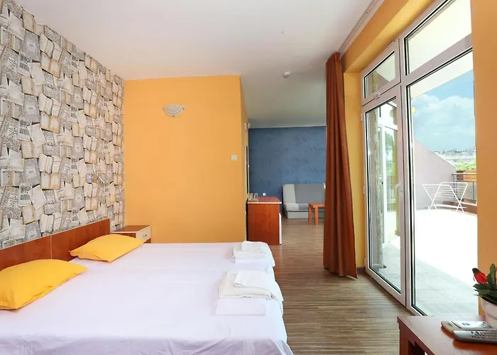 La Piazza Family 2* ساني بيتش